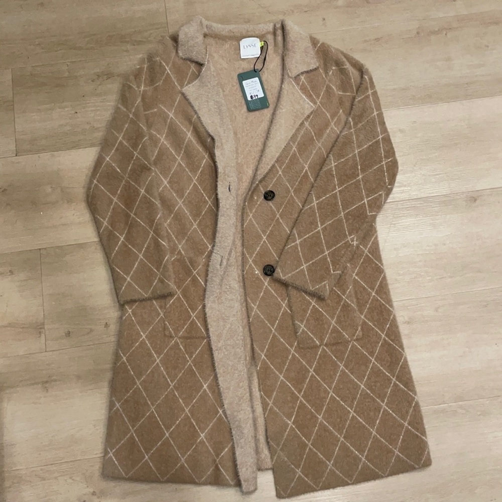 Lyssé fuzzy cardigan with collar and buttons! Brand new